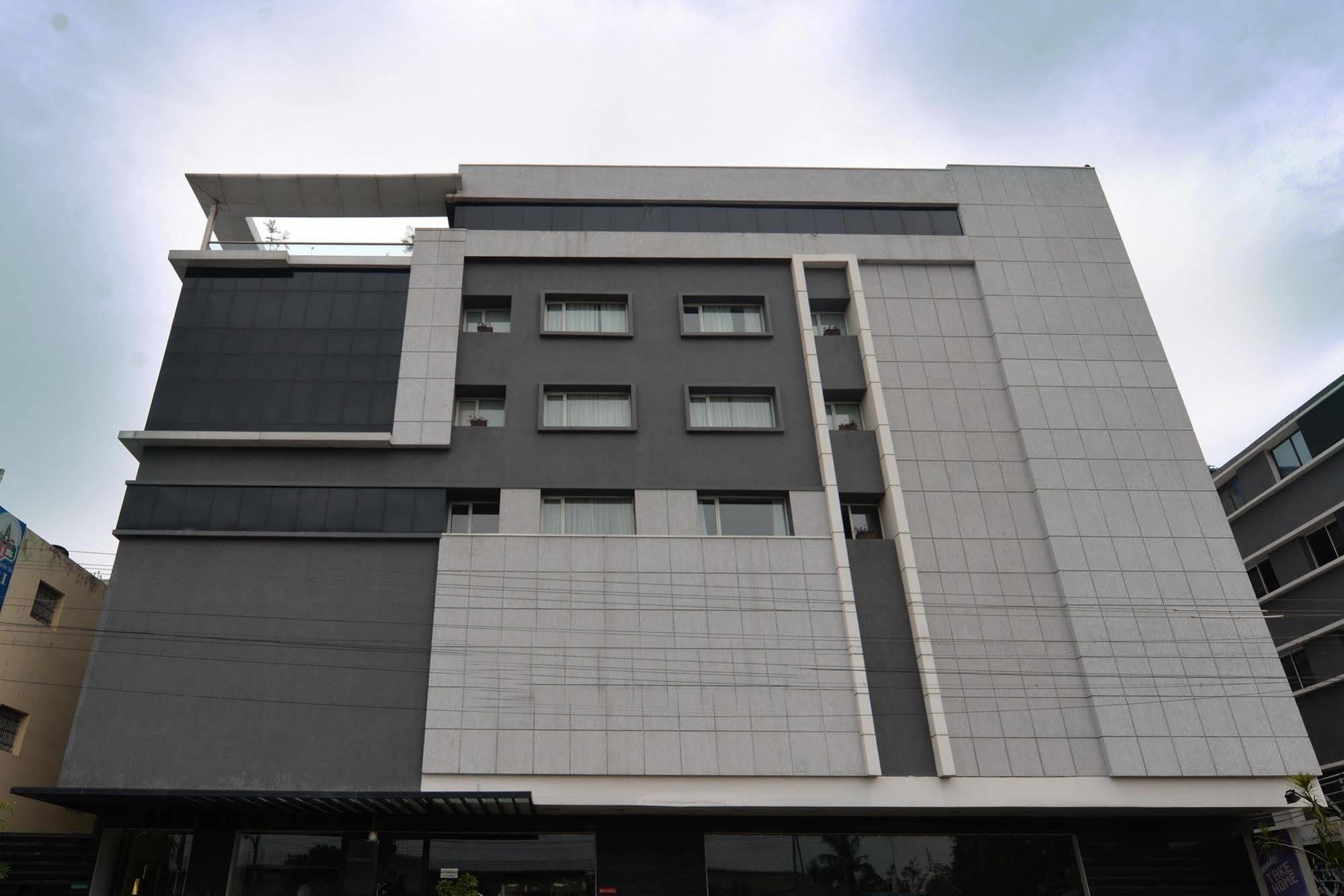 The Kay Hotel Vijayawāda Buitenkant foto