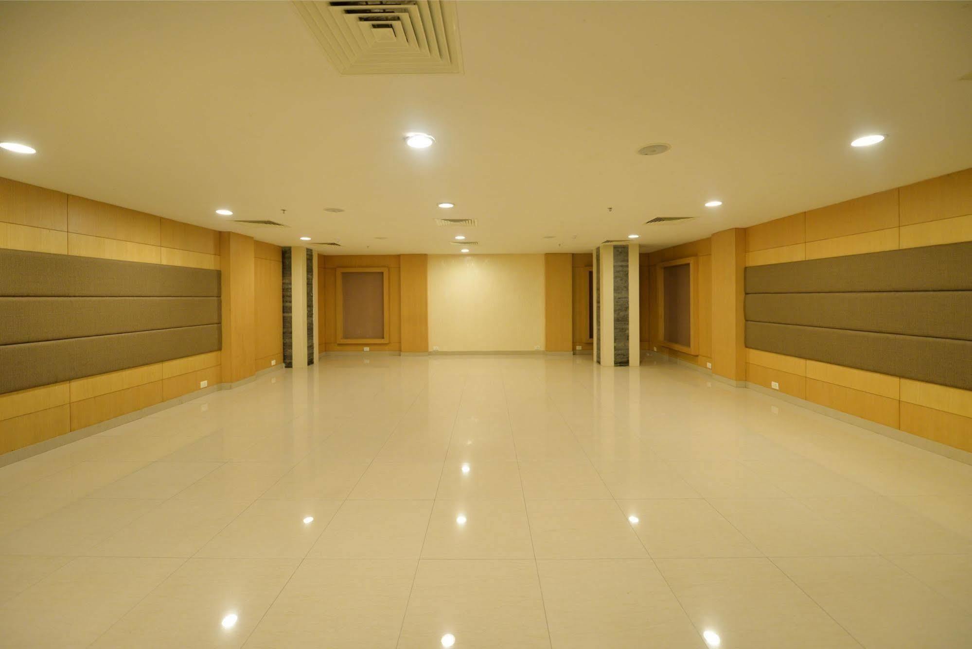 The Kay Hotel Vijayawāda Buitenkant foto