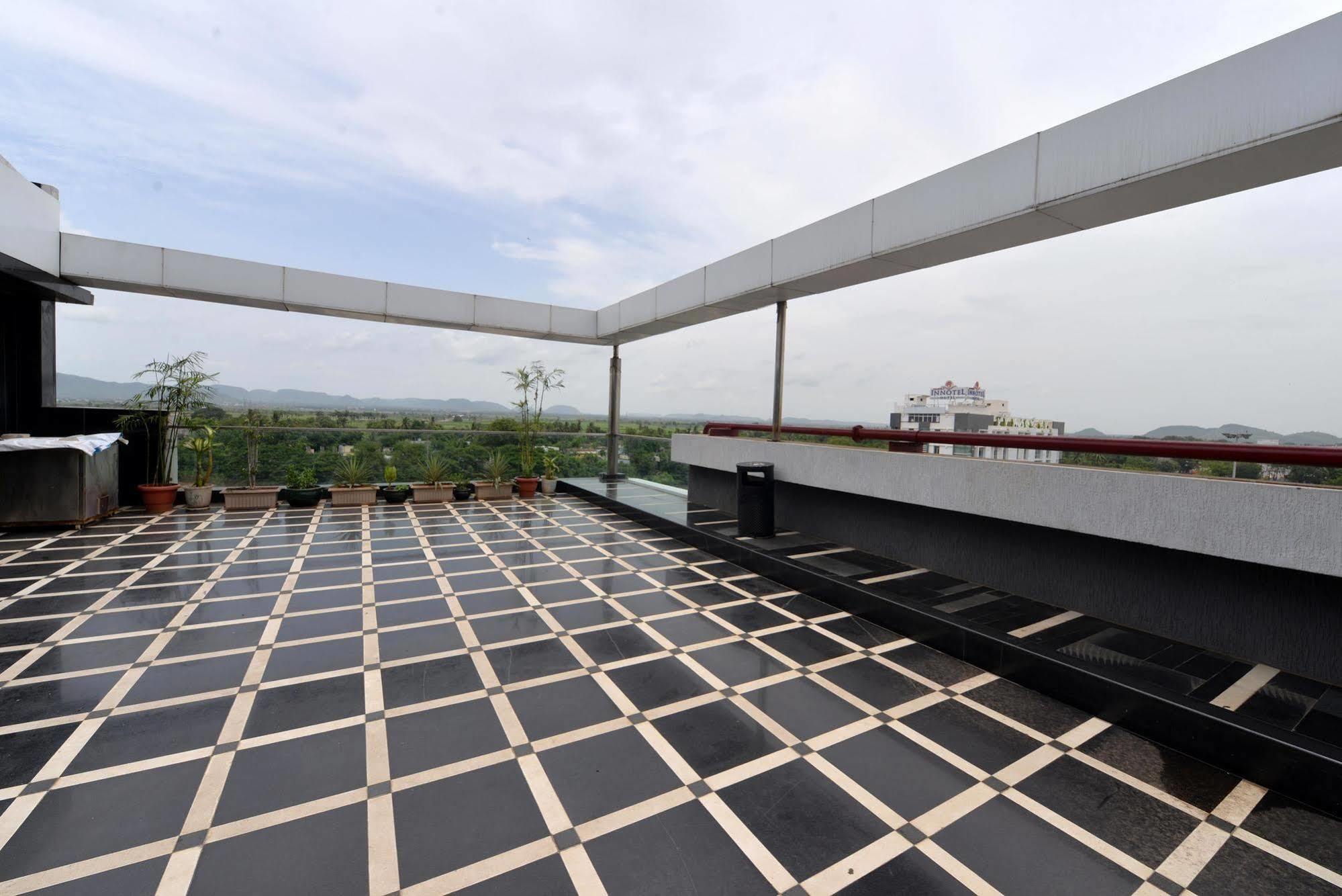 The Kay Hotel Vijayawāda Buitenkant foto